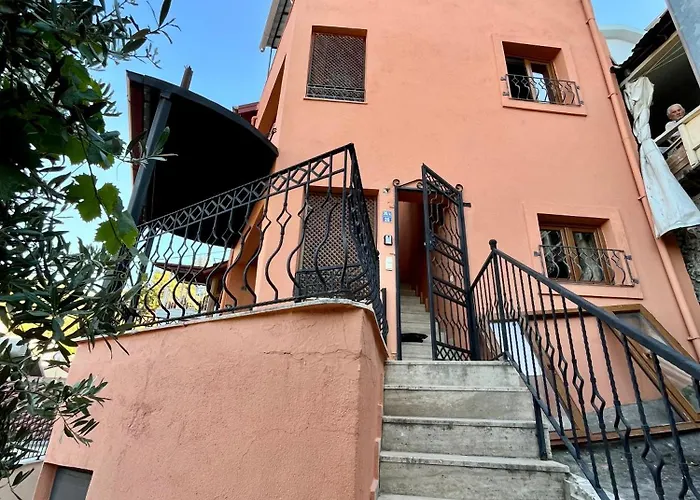 Mek Homes Historical Greek House And Sea View *