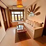 Mek Homes Historical Greek House And Sea View 公寓